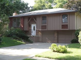 19408 E Bryn Mawr Dr, Independence, MO 64057
