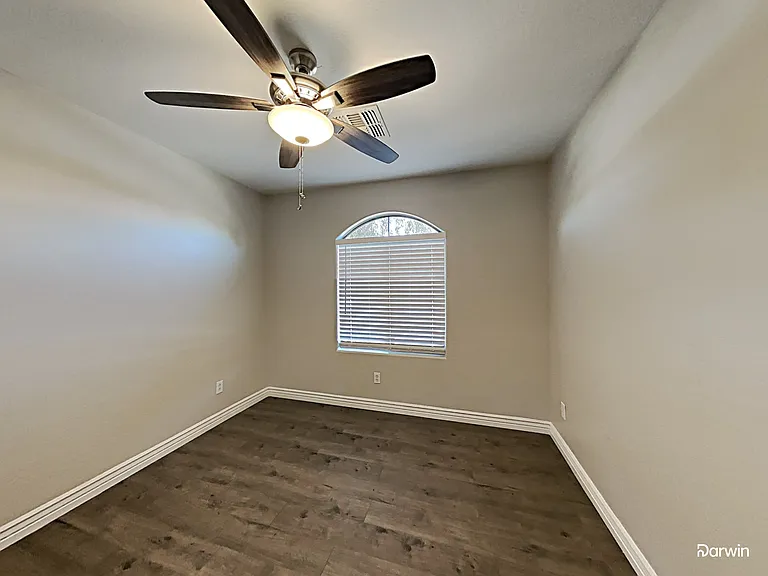 7911 S 48th Ln — Photo 16