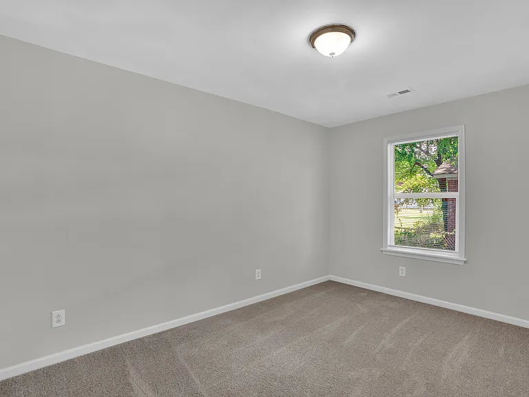 1016 Arlington St — Photo 15