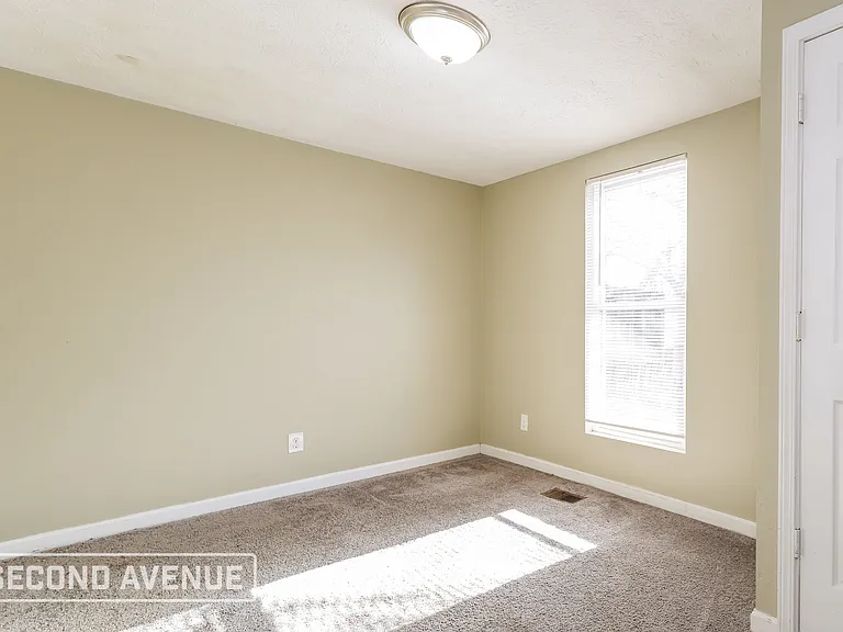 540 Beecher St — Photo 17