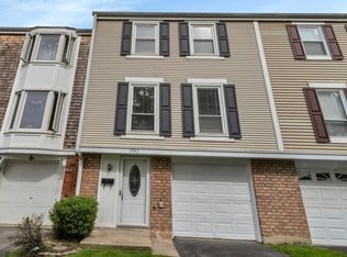 1911 Williamsburg Dr, Hoffman Estates, IL 60169