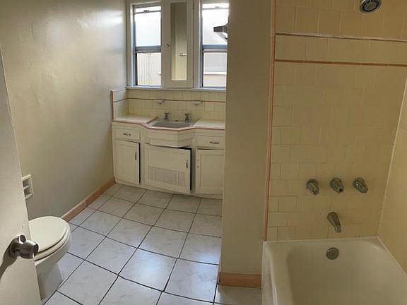 3rd image of 7225 S Normandie Ave #7225
