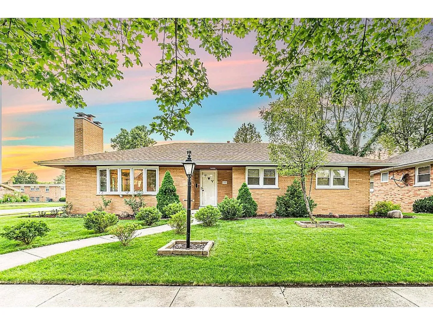 2420 Hawthorne Ave photo 1