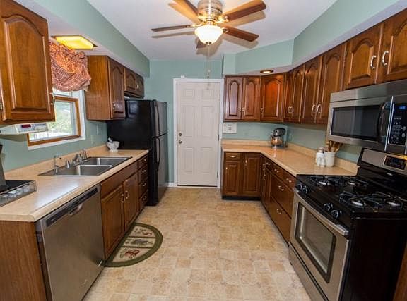 4th image of 19208 Haviland Dr