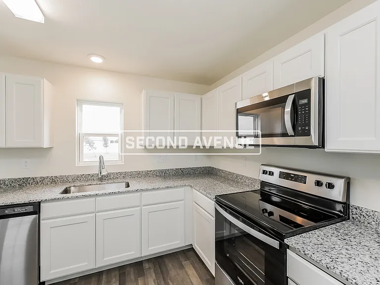 1912 Tanager Ave — Photo 3