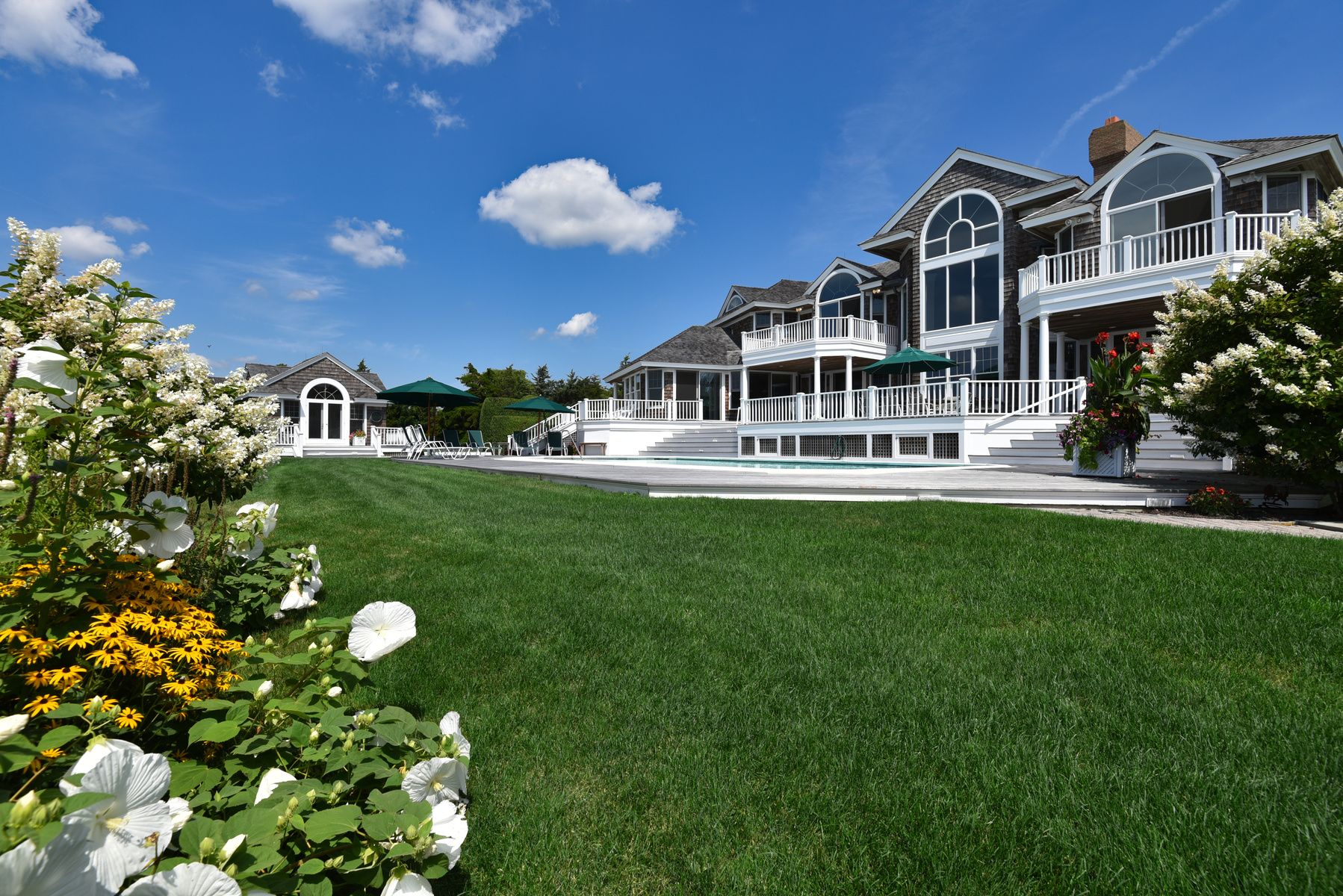 39 Meadow Ln, Quogue, NY 11959 Out East