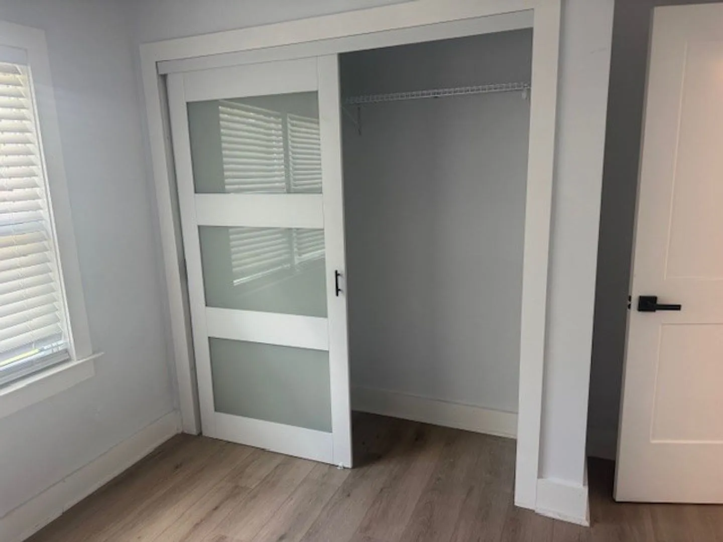 Two Bedroom 1 Bathroom-Fully renovated — Photo 3
