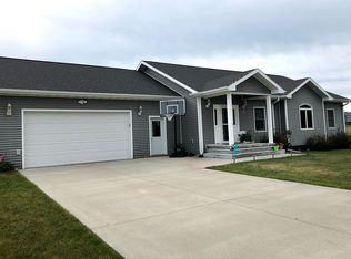 214 10th St, Manilla, IA 51454