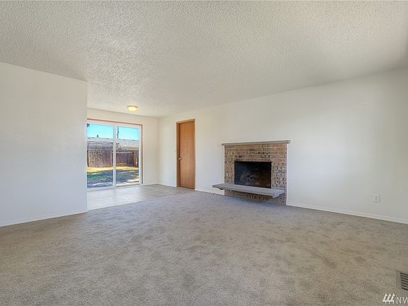 3rd image of 19409 Crescent Dr E