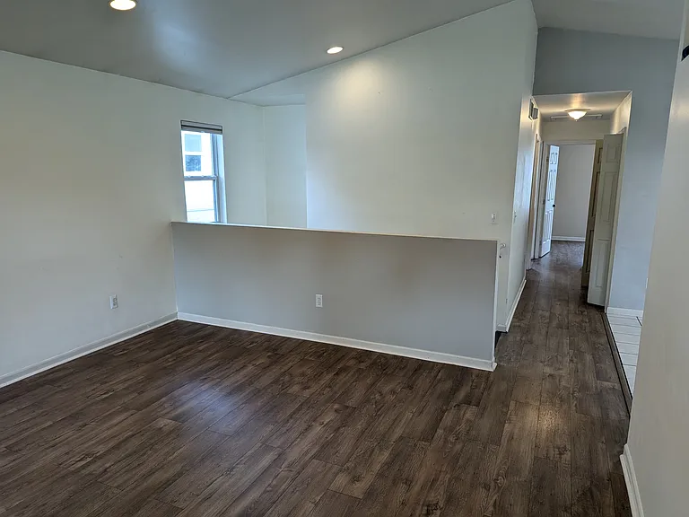 3324 Buckingham Ave — Photo 3