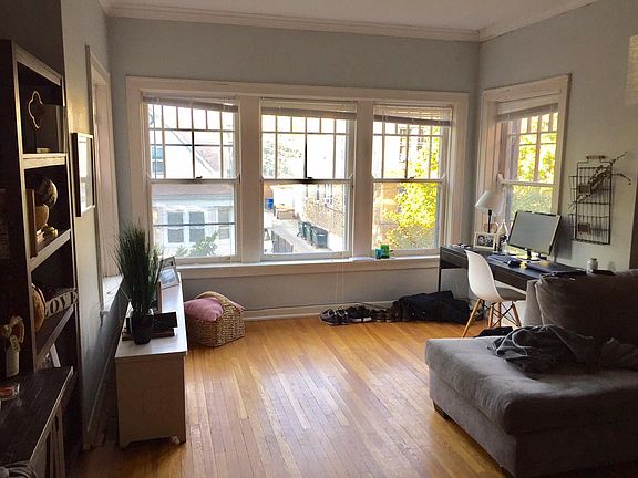 3rd image of 2215 W Winnemac Avenue # Top Floor
