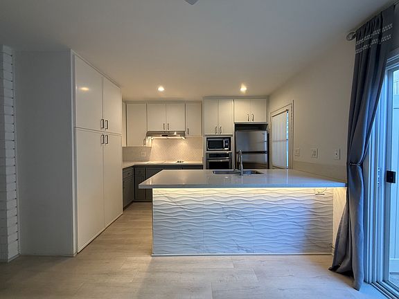 Modern kitchen finishes