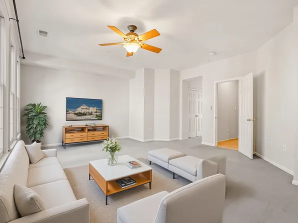 1022 Crestfield Dr, Rockville, MD 20850