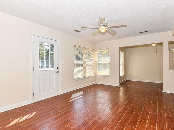 5th image of 2318 Fernwood Dr
