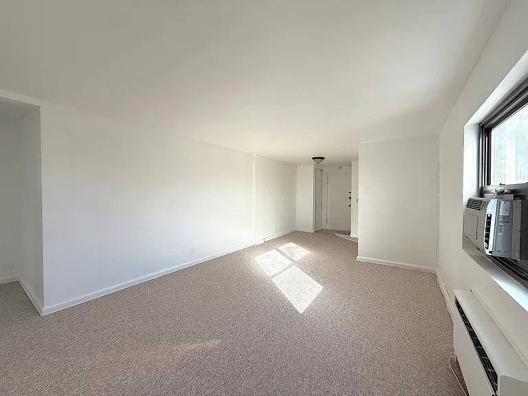 3031 Edwin Ave #5C — Photo 6