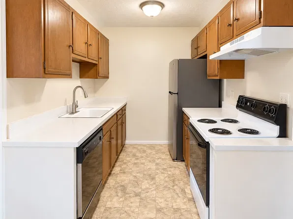 15300 Maple Park Dr APT 18, Maple Heights, OH 44137
