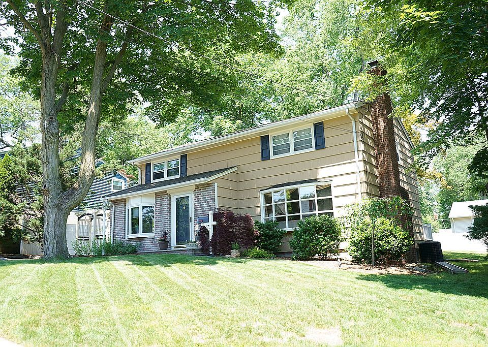 1st image of 147 Waldwick Ave
