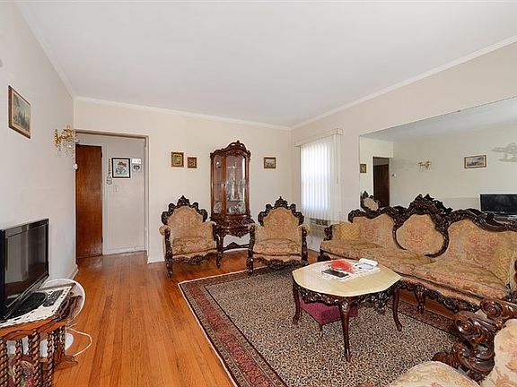 5th image of 6118 214th St