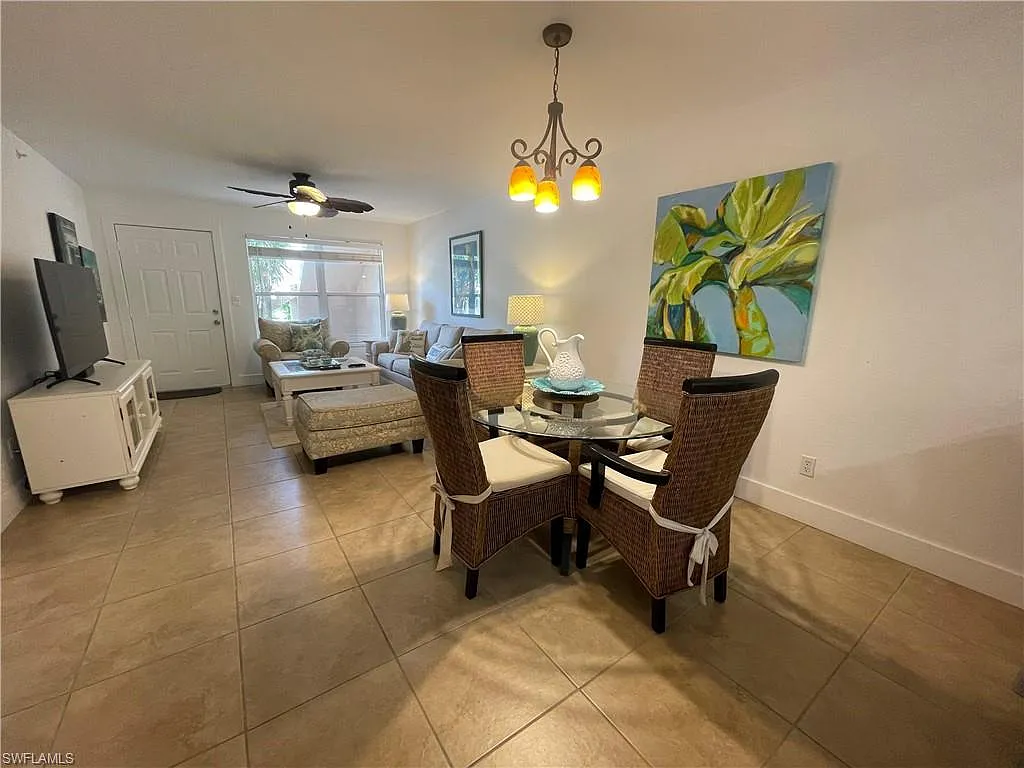 2 bed, 2.0 bath, 1076 sqft, $5,500 — Photo 3