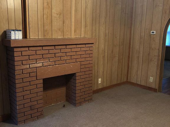 3rd image of 208 N Elm St