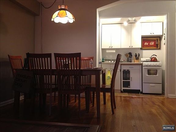 5th image of 420 Fairview Ave APT 4E