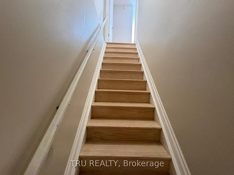 684 Beatrice Dr — Photo 39