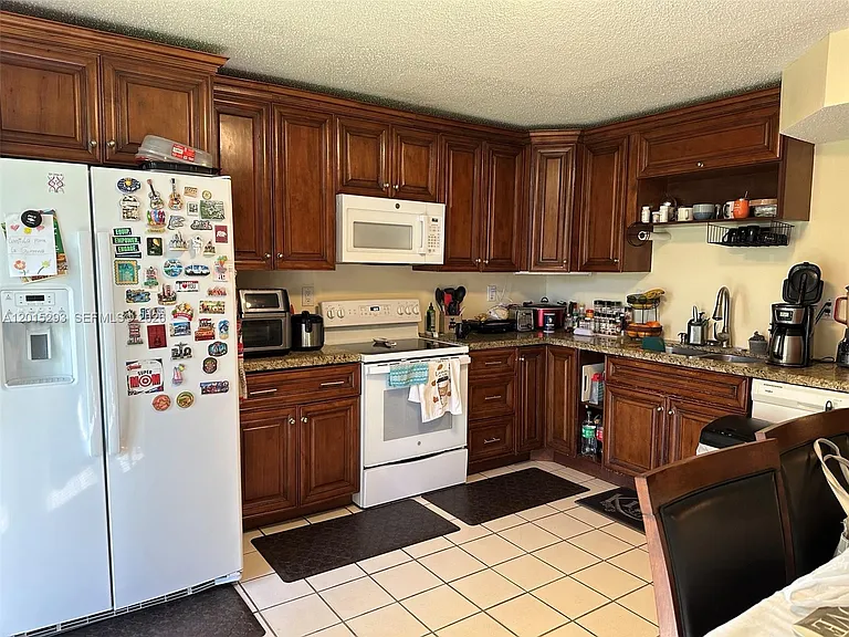 8024 SW 107th Ave #111 — Photo 10