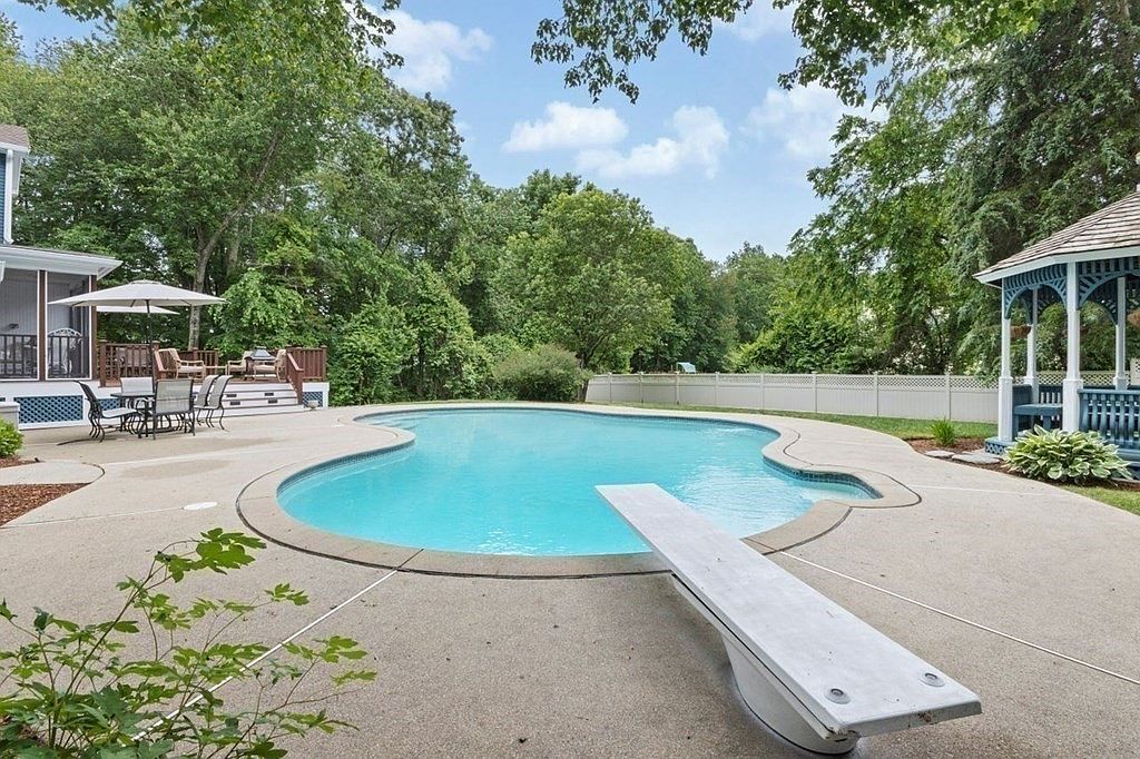 7 Deerfield Rd, Medway, MA 02053 Zillow