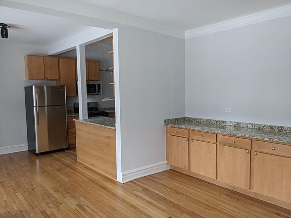 5th image of 2937 W Schubert Ave APT 3