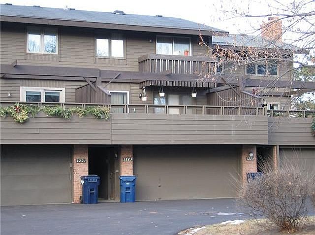 2nd image of 1223 Brighton Sq