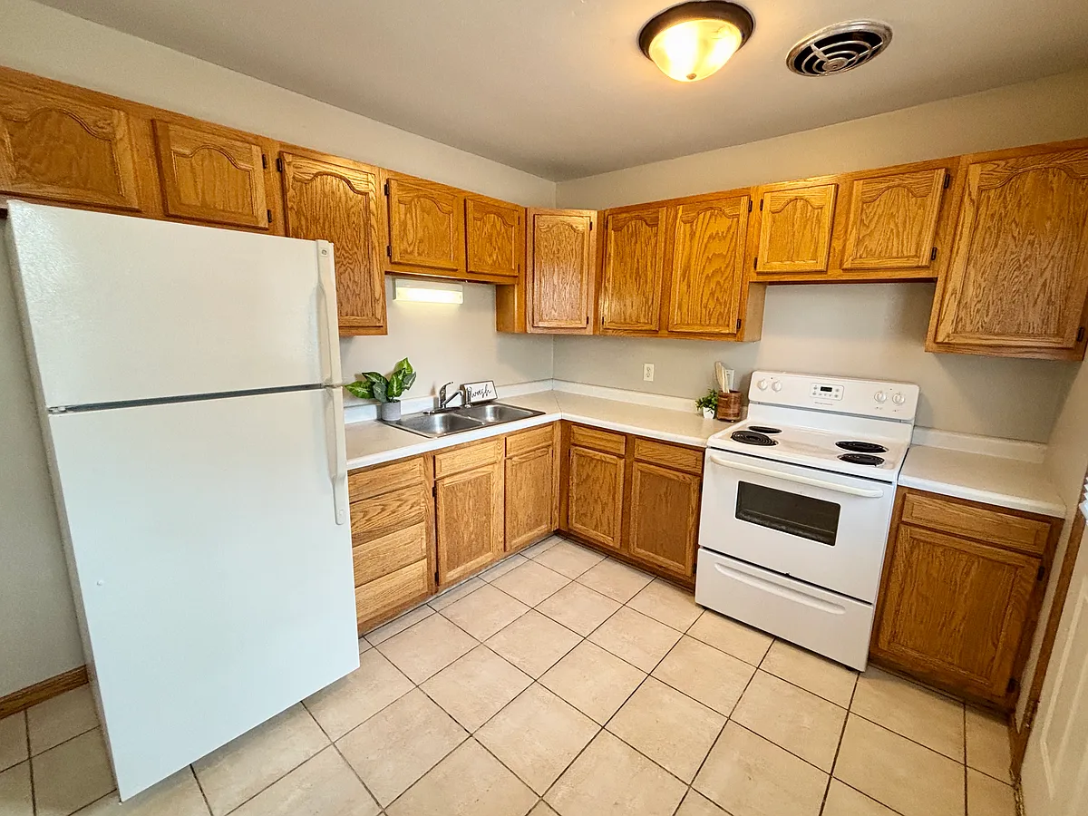 Photo 1 of 21 - 1033 Fiedler Ln #6 - Madison, WI Primary Photo - 1033 Fiedler Ln #6