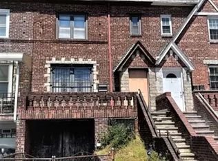 2452 32nd St, Astoria, NY 11102