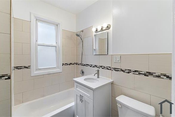2nd image of 239 Wainwright St #1