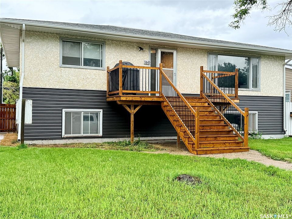 1st image of 160 3rd Avenue SE