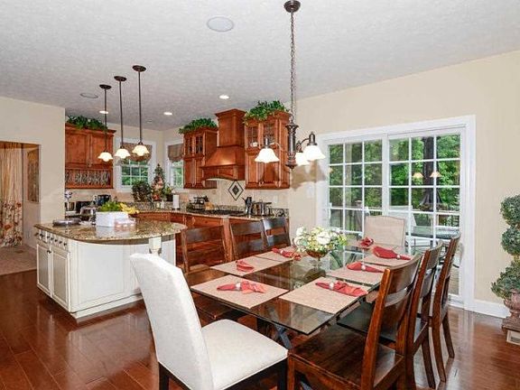 3rd image of 2548 Murphy Cir N