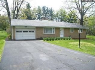 6104 Peach St, Louisville, OH 44641