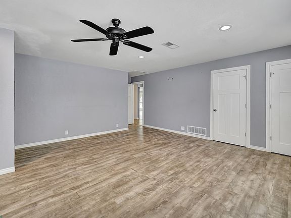 4th image of 3204 Shell Ave