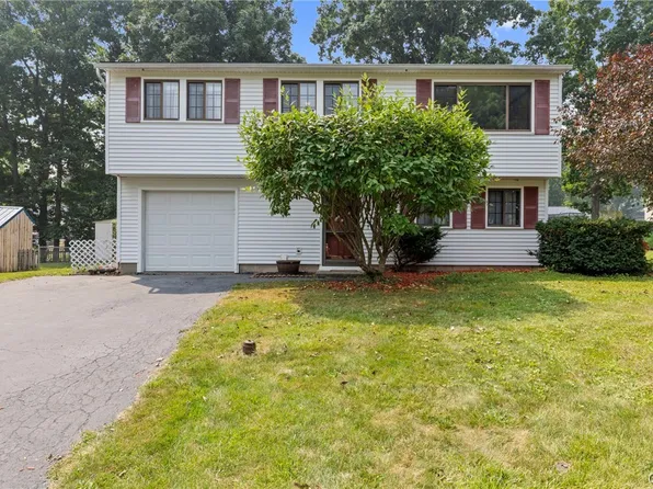 8383 Zenith Dr, Baldwinsville, NY 13027