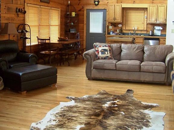 4th image of 412 Stone View Dr