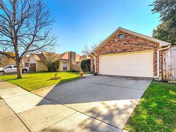 3rd image of 810 Headwater Dr
