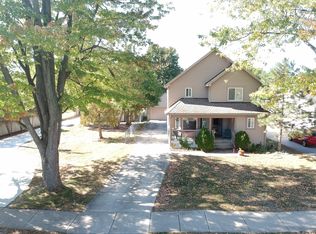 8885 Deering St, Livonia, MI 48150