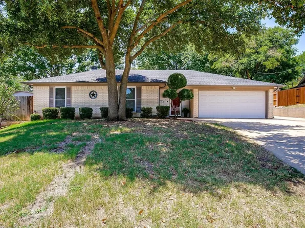 729 NW Sandra Ln, Burleson, TX 76028