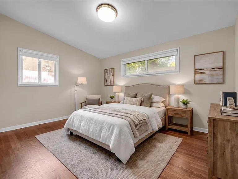 24240 Beverly St — Photo 20