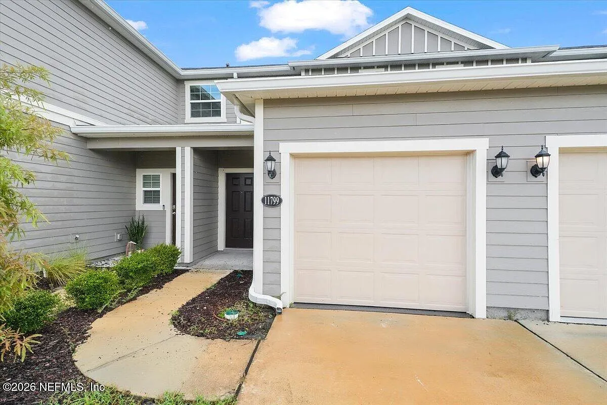 2 bed, 2.5 bath, 1165 sqft, $1,700 — Photo 2