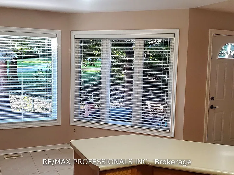2545 Addingham Cres — Photo 11