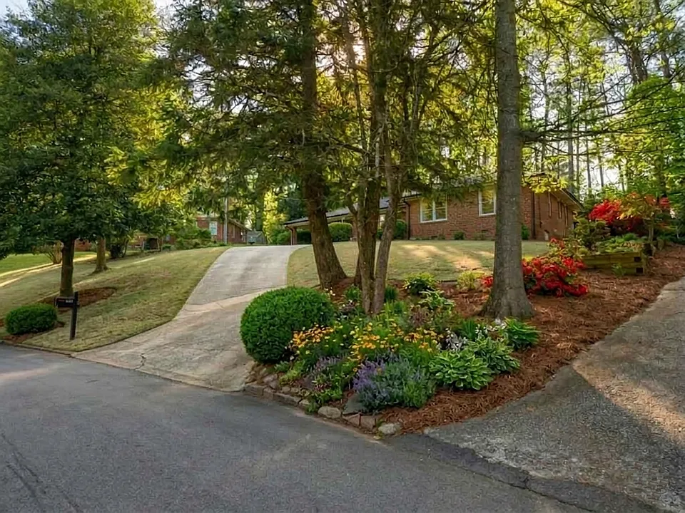 1143 Rogeretta Dr
