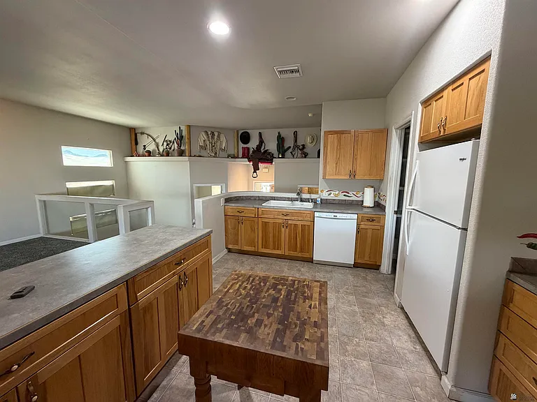 12598 E 46th Dr — Photo 5