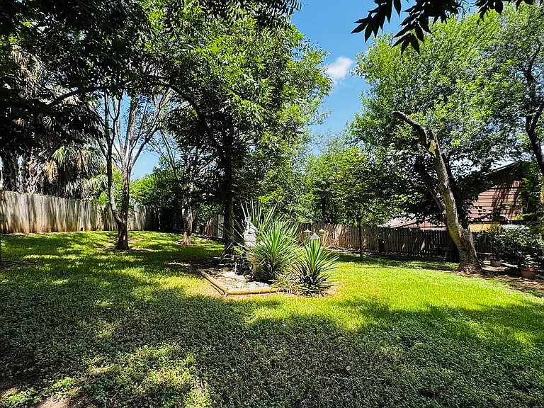 2506 Valley Dr — Photo 17