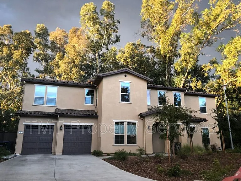 2839 Sevilla Ln — Photo 1