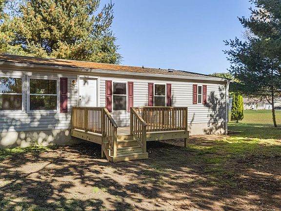 4th image of 1309 Birch Rd